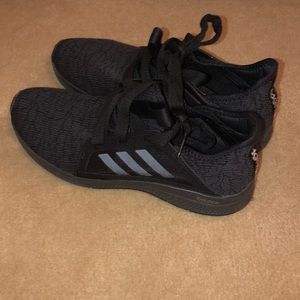 Black Adidas Bounce Edge Lux